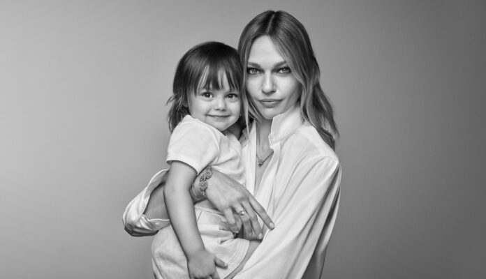 Q224_Pre_MothersDay_SashaDaugther_01 (1)_1300x748