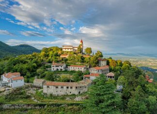 Április Opatijába a tavasz, a művészet, a rekreáció és a kiemelkedő rendezvények találkozását hozza