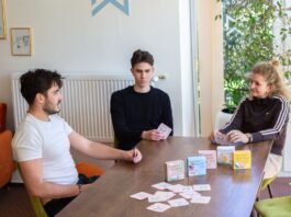 Kevesebb iskola, több képernyő, elhanyagolt személyes kapcsolódás