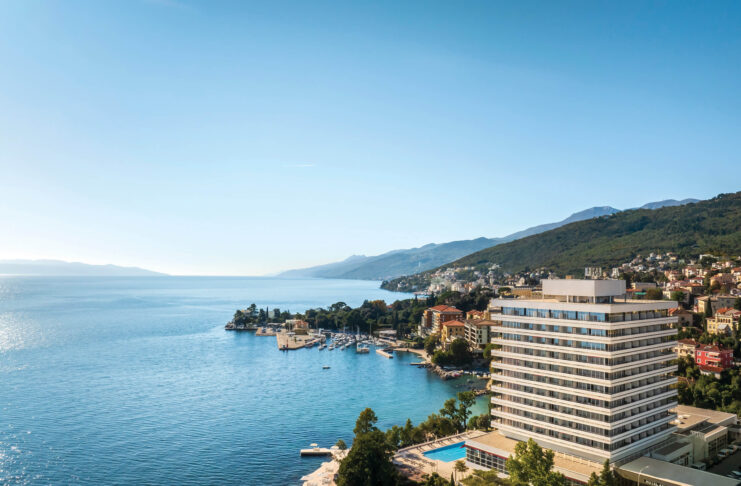 Egy merész álomból az Adria ikonikus szállodája – 60 éves a Hotel Ambasador
